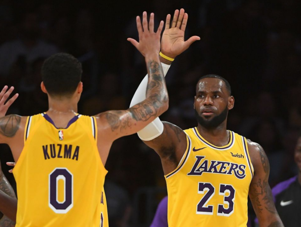  詹姆斯三双助湖人，加时险胜国王  